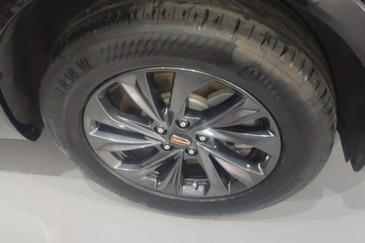 Used Hongqi HS5 2023 2.0T Qixiang Pro Edition Right Front Wheel Hub