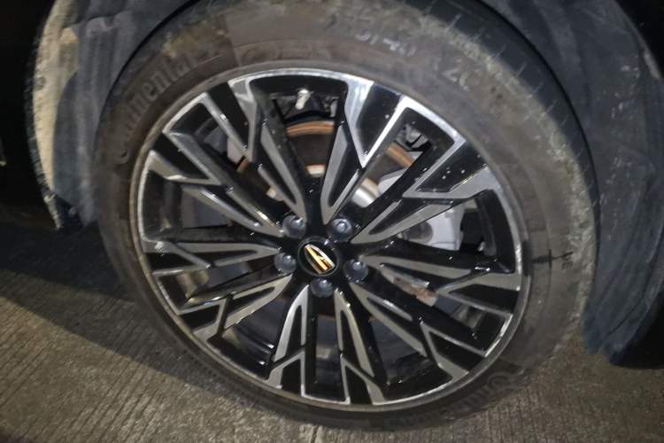 Used Hongqi HS5 2023 2.0T Four-Wheel Drive Flagship Pro Edition Right Front Wheel Hub