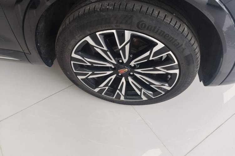 Used Hongqi HS5 2023 2.0T Four-Wheel Drive Flagship Pro Edition Right Front Wheel Hub