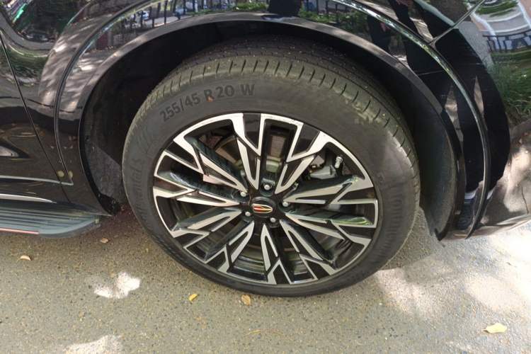 Used Hongqi HS5 2023 2.0T Four-Wheel Drive Flagship Pro Edition Right Front Wheel Hub