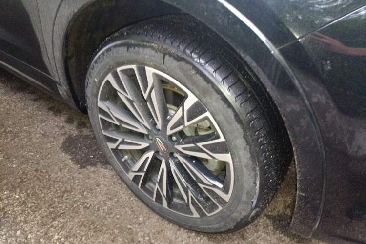 Used Hongqi HS5 2023 2.0T Four-Wheel Drive Flagship Pro Edition Right Front Wheel Hub