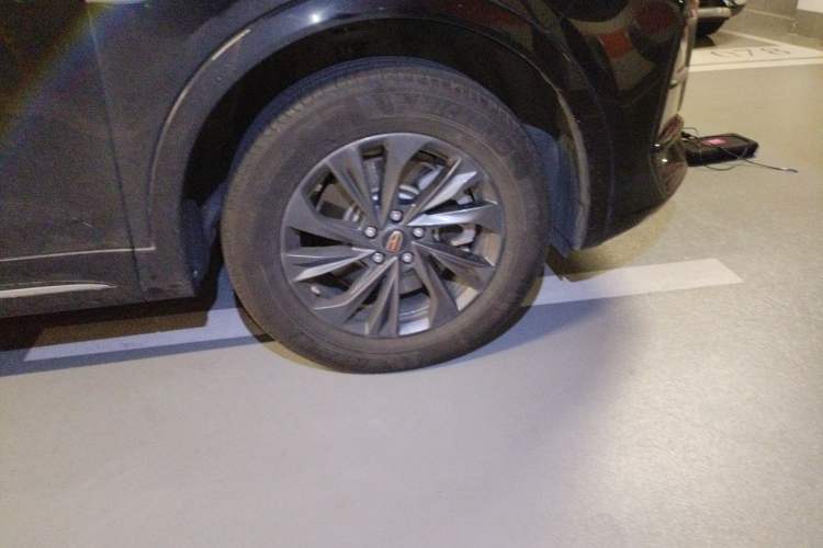 Used Hongqi HS5 2023 2.0T Qixiang Pro Edition Right Front Wheel Hub