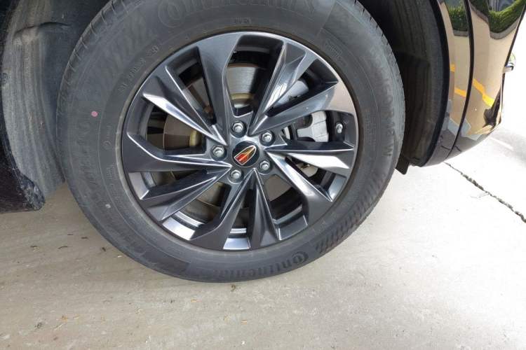 Used Hongqi HS5 2023 2.0T Qixiang Pro 500 000th Unit Commemorative Edition Right Front Wheel Hub