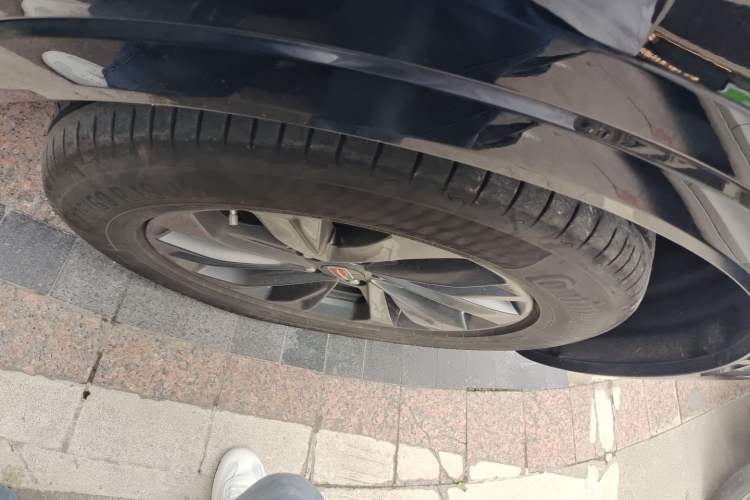 Used Hongqi HS5 2023 2.0T Qixiang Pro Edition Right Front Wheel Hub