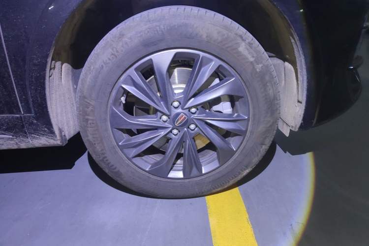 Used Hongqi HS5 2023 2.0T Qixiang Pro Edition Right Front Wheel Hub