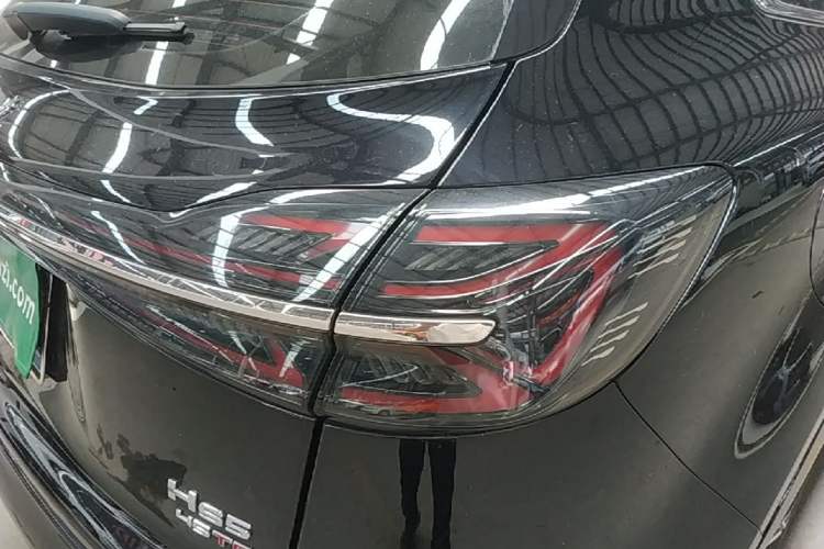 Used Hongqi HS5 2023 2.0T Four-Wheel Drive Flagship Pro Edition Right Rear Taillight