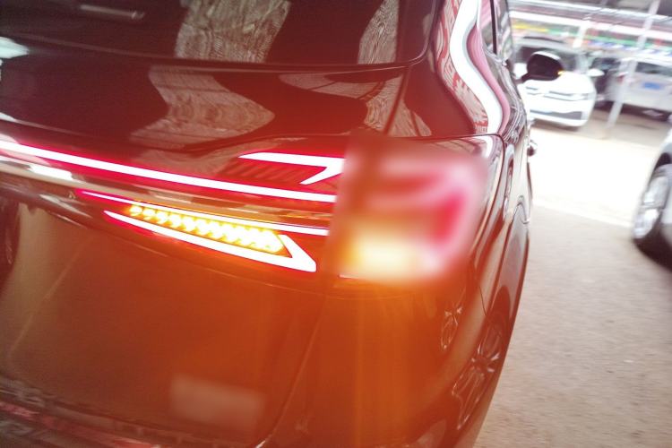 Used Hongqi HS5 2023 2.0T Four-Wheel Drive Flagship Pro Edition Right Rear Taillight