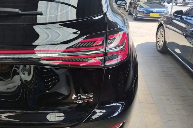 Used Hongqi HS5 2023 2.0T Four-Wheel Drive Flagship Pro Edition Right Rear Taillight