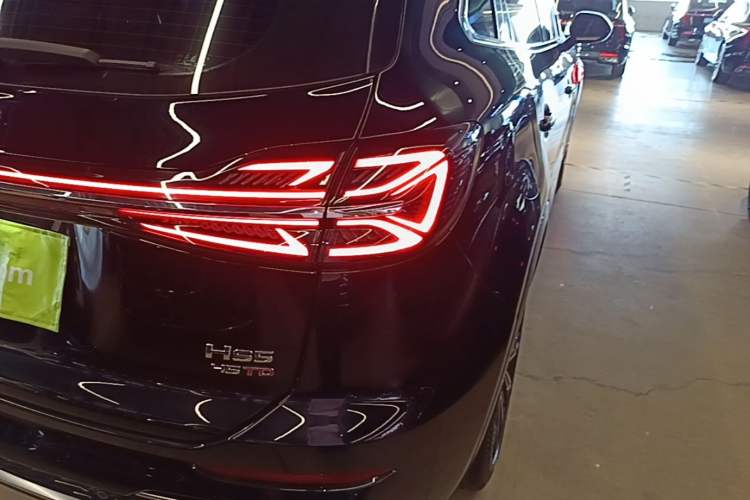Used Hongqi HS5 2023 2.0T Four-Wheel Drive Flagship Pro Edition Right Rear Taillight