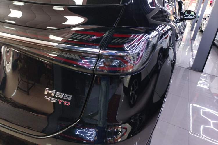 Used Hongqi HS5 2023 2.0T Four-Wheel Drive Flagship Pro Edition Right Rear Taillight