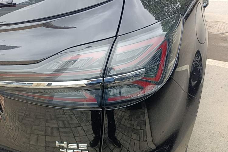 Used Hongqi HS5 2023 2.0T Four-Wheel Drive Flagship Pro Edition Right Rear Taillight