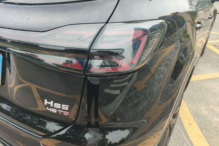 Used Hongqi HS5 2023 2.0T Four-Wheel Drive Flagship Pro Edition Right Rear Taillight