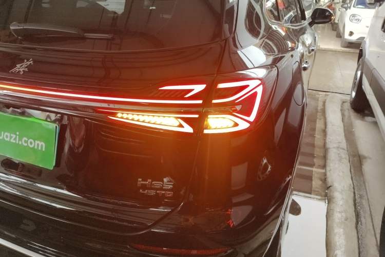 Used Hongqi HS5 2023 2.0T Four-Wheel Drive Flagship Pro Edition Right Rear Taillight