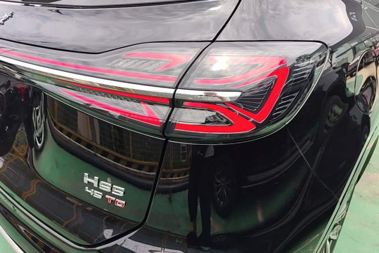 Used Hongqi HS5 2023 2.0T Four-Wheel Drive Flagship Pro Edition Right Rear Taillight
