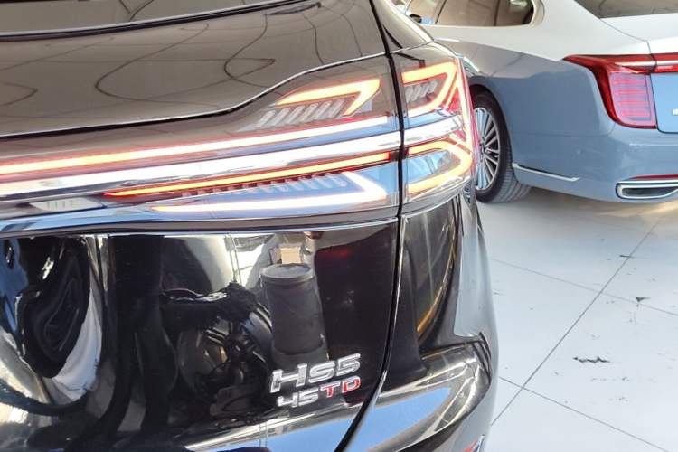 Used Hongqi HS5 2023 2.0T Four-Wheel Drive Flagship Pro Edition Right Rear Taillight