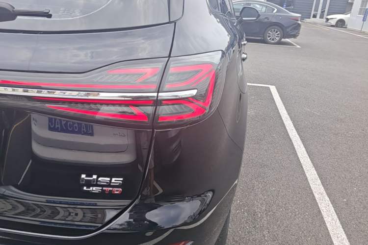 Used Hongqi HS5 2023 2.0T Four-Wheel Drive Flagship Pro Edition Right Rear Taillight