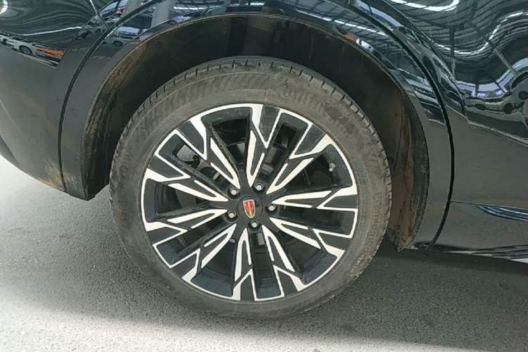 Used Hongqi HS5 2023 2.0T Four-Wheel Drive Flagship Pro Edition Right Rear Wheel Hub