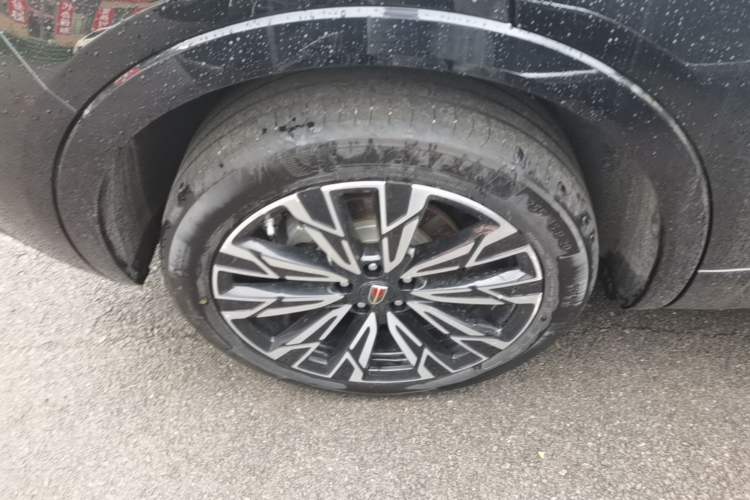 Used Hongqi HS5 2023 2.0T Four-Wheel Drive Flagship Pro Edition Right Rear Wheel Hub