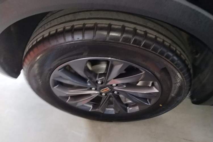 Used Hongqi HS5 2023 2.0T Qixiang Pro 500 000th Unit Commemorative Edition Right Rear Wheel Hub