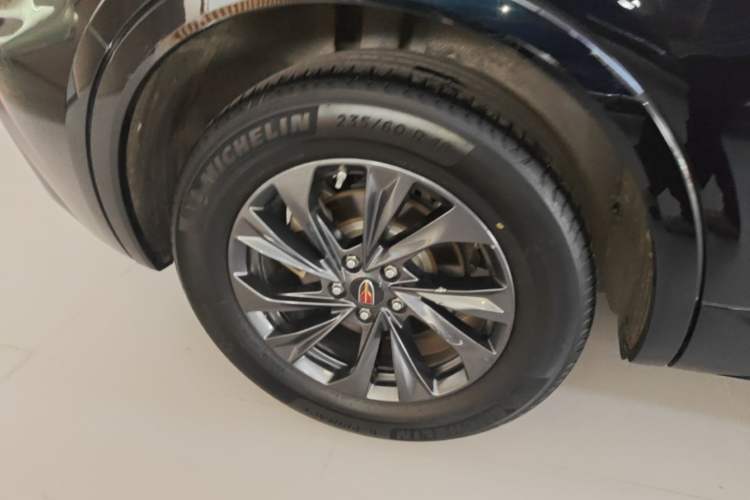 Used Hongqi HS5 2023 2.0T Qixiang Pro Edition Right Rear Wheel Hub