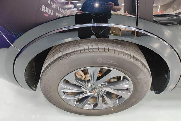 Used Hongqi HS5 2023 2.0T Qixiang Pro Edition Right Rear Wheel Hub