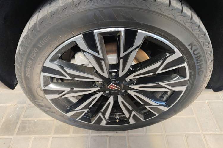 Used Hongqi HS5 2023 2.0T Four-Wheel Drive Flagship Pro Edition Right Rear Wheel Hub