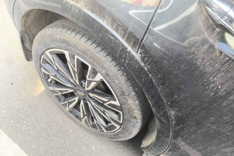Used Hongqi HS5 2023 2.0T Four-Wheel Drive Flagship Pro Edition Right Rear Wheel Hub