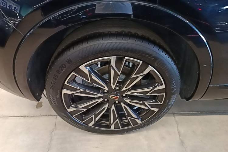 Used Hongqi HS5 2023 2.0T Four-Wheel Drive Flagship Pro Edition Right Rear Wheel Hub