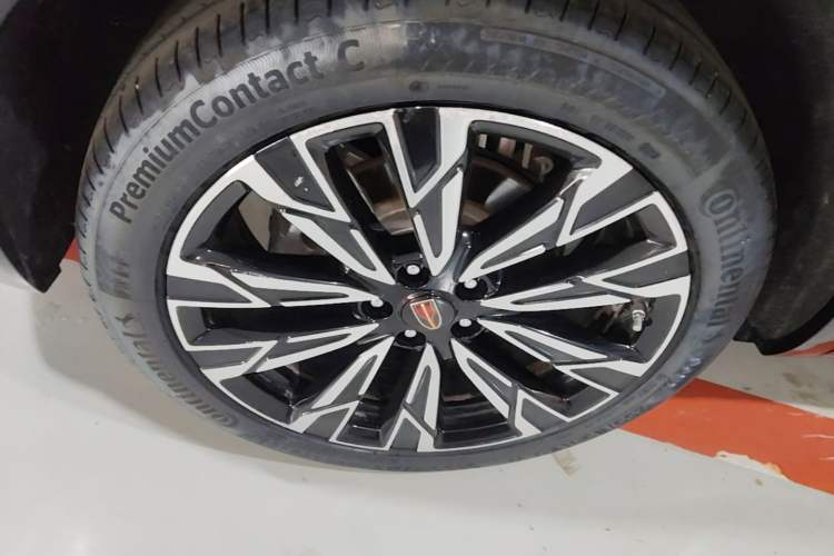 Used Hongqi HS5 2023 2.0T Four-Wheel Drive Flagship Pro Edition Right Rear Wheel Hub