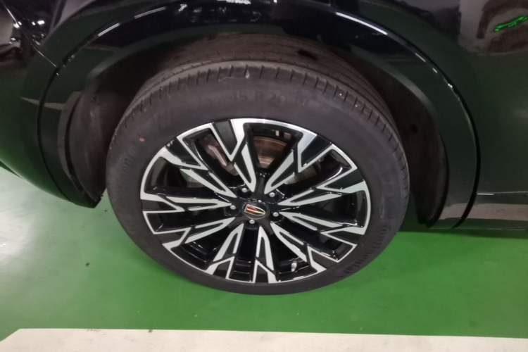 Used Hongqi HS5 2023 2.0T Four-Wheel Drive Flagship Pro Edition Right Rear Wheel Hub