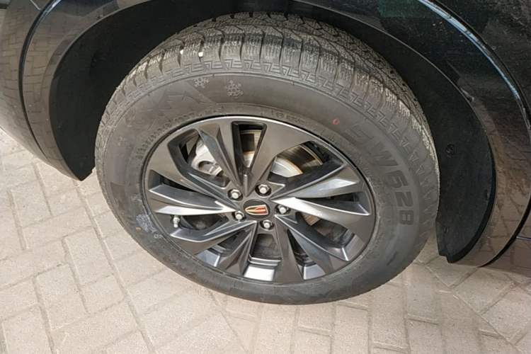 Used Hongqi HS5 2023 2.0T Qixiang Pro Edition Right Rear Wheel Hub