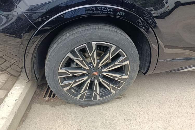Used Hongqi HS5 2023 2.0T Four-Wheel Drive Flagship Pro Edition Right Rear Wheel Hub