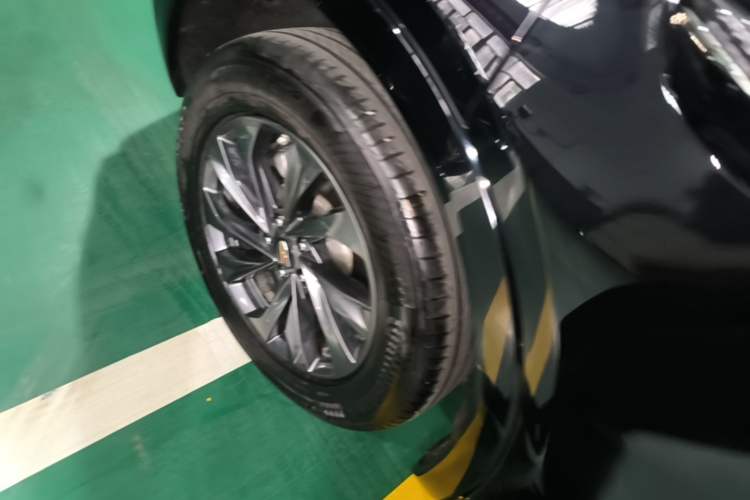 Used Hongqi HS5 2023 2.0T Qixiang Pro Edition Right Rear Wheel Hub