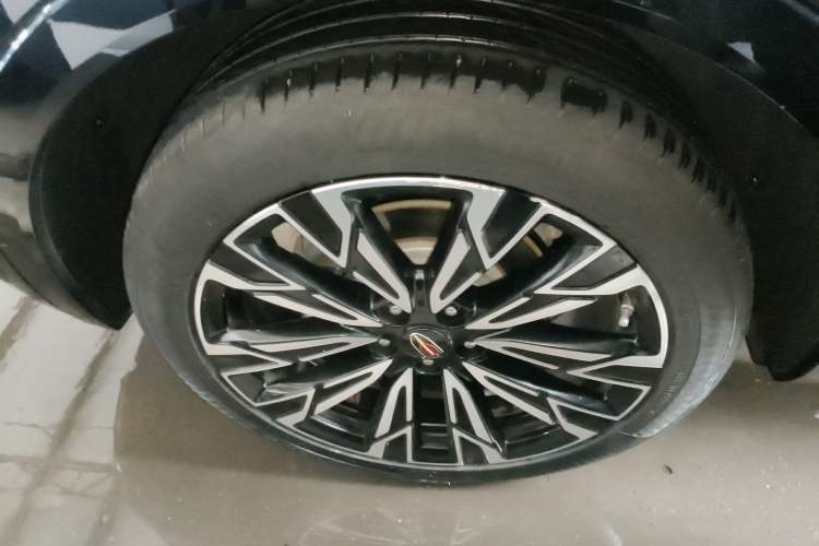 Used Hongqi HS5 2023 2.0T Four-Wheel Drive Flagship Pro Edition Right Rear Wheel Hub