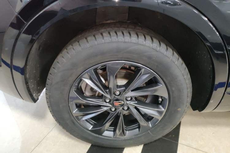 Used Hongqi HS5 2023 2.0T Qixiang Pro Edition Right Rear Wheel Hub