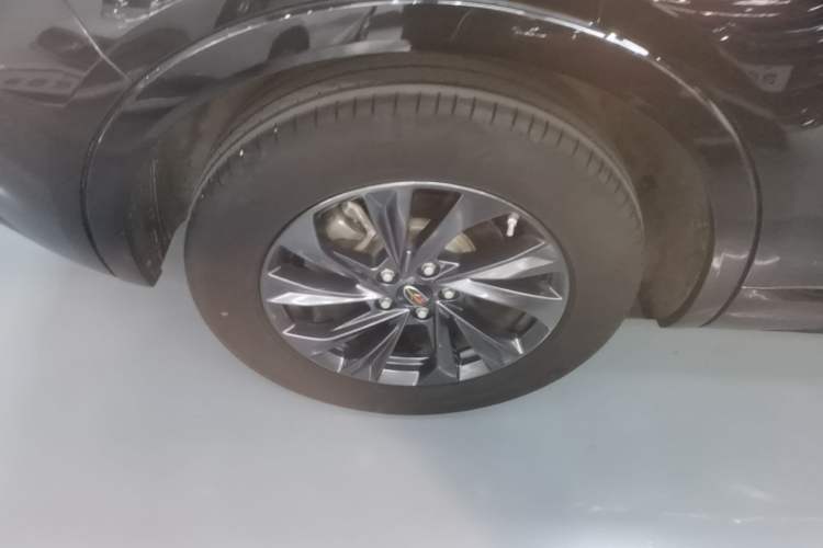 Used Hongqi HS5 2023 2.0T Qixiang Pro Edition Right Rear Wheel Hub
