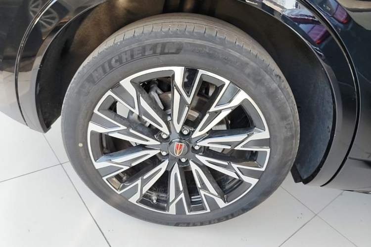 Used Hongqi HS5 2023 2.0T Four-Wheel Drive Flagship Pro Edition Right Rear Wheel Hub