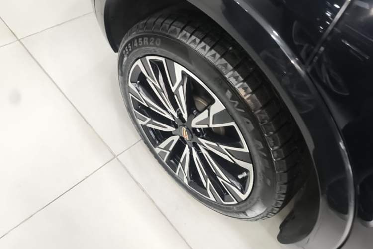 Used Hongqi HS5 2023 2.0T Four-Wheel Drive Flagship Pro Edition Right Rear Wheel Hub