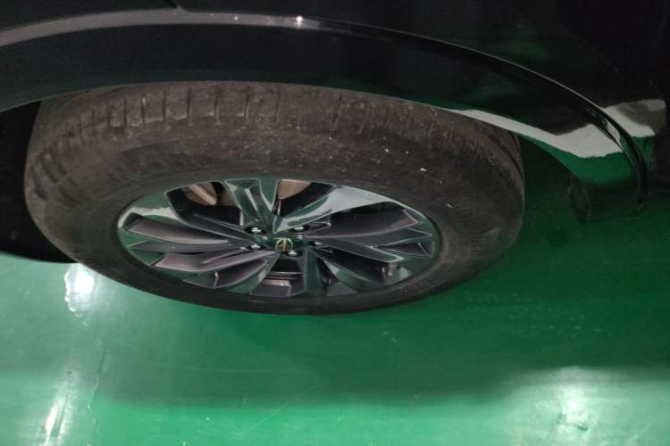Used Hongqi HS5 2023 2.0T Qixiang Pro Edition Right Rear Wheel Hub