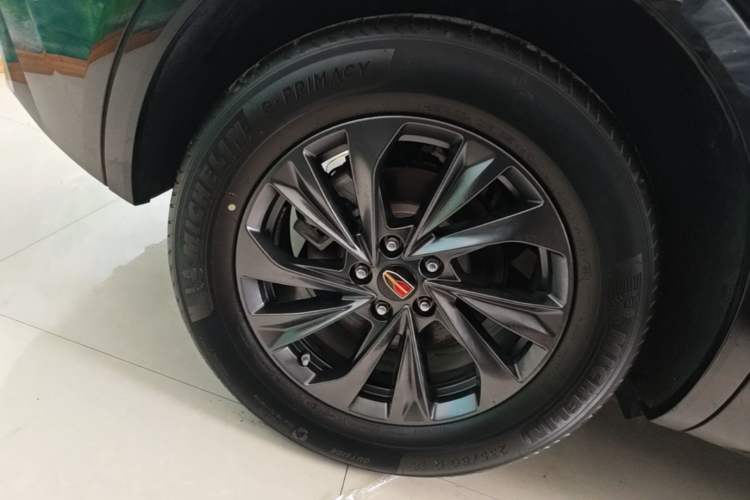 Used Hongqi HS5 2023 2.0T Qixiang Pro Edition Right Rear Wheel Hub