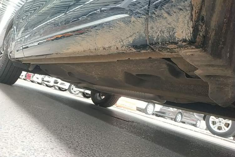 Used Hongqi HS5 2023 2.0T Four-Wheel Drive Flagship Pro Edition Right Side Sill