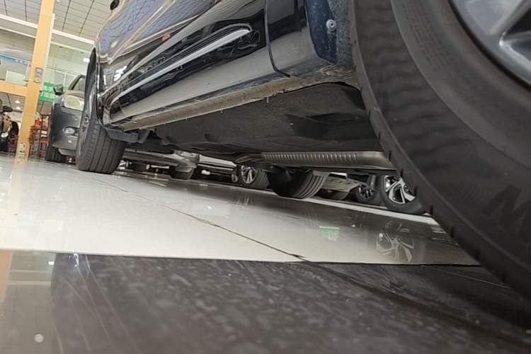 Used Hongqi HS5 2023 2.0T Qixiang Pro Edition Right Side Sill