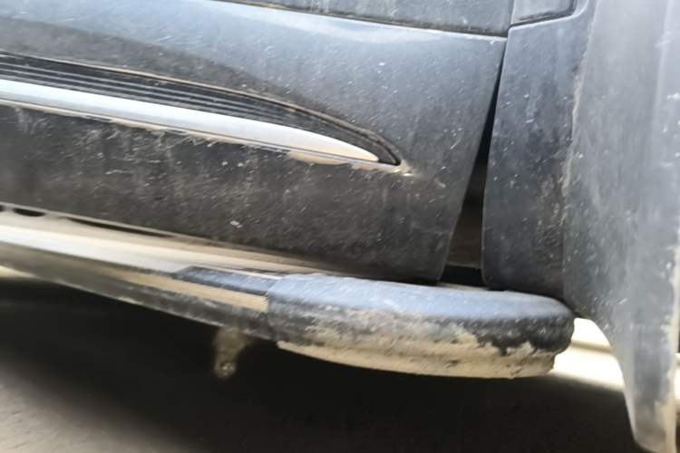 Used Hongqi HS5 2023 2.0T Four-Wheel Drive Flagship Pro Edition Right Side Sill
