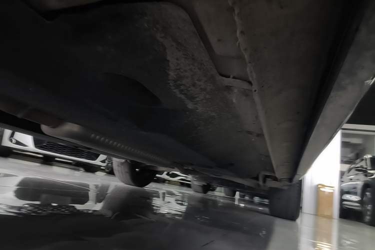Used Hongqi HS5 2023 2.0T Four-Wheel Drive Flagship Pro Edition Right Side Sill