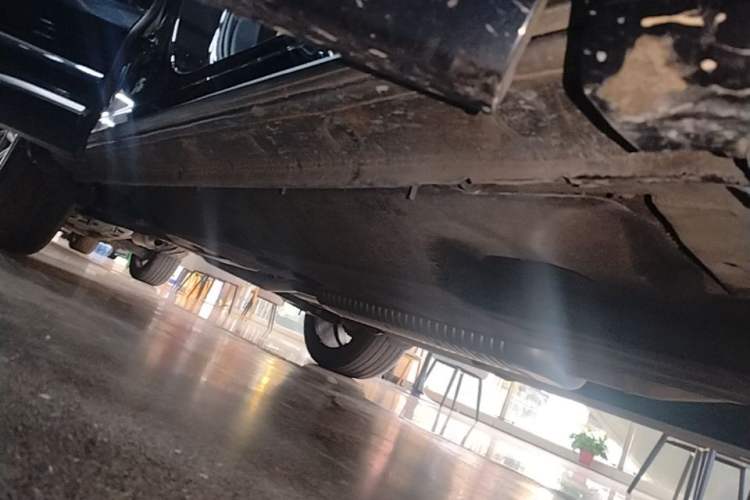 Used Hongqi HS5 2023 2.0T Four-Wheel Drive Flagship Pro Edition Right Side Sill
