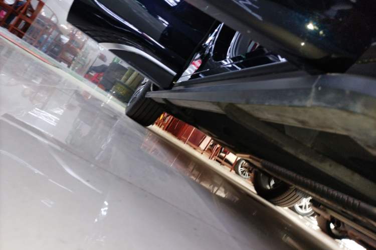 Used Hongqi HS5 2023 2.0T Four-Wheel Drive Flagship Pro Edition Right Side Sill