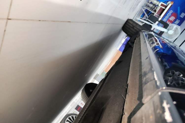 Used Hongqi HS5 2023 2.0T Qixiang Pro Edition Right Side Sill