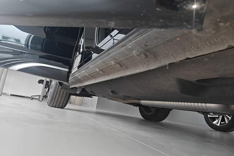 Used Hongqi HS5 2023 2.0T Qixiang Pro Edition Right Side Sill