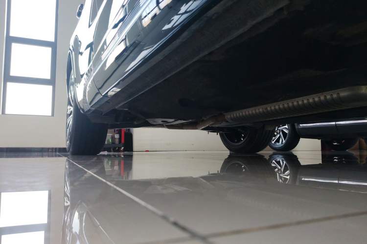 Used Hongqi HS5 2023 2.0T Four-Wheel Drive Flagship Pro Edition Right Side Sill
