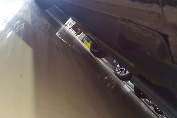 Used Hongqi HS5 2023 2.0T Four-Wheel Drive Flagship Pro Edition Right Side Sill